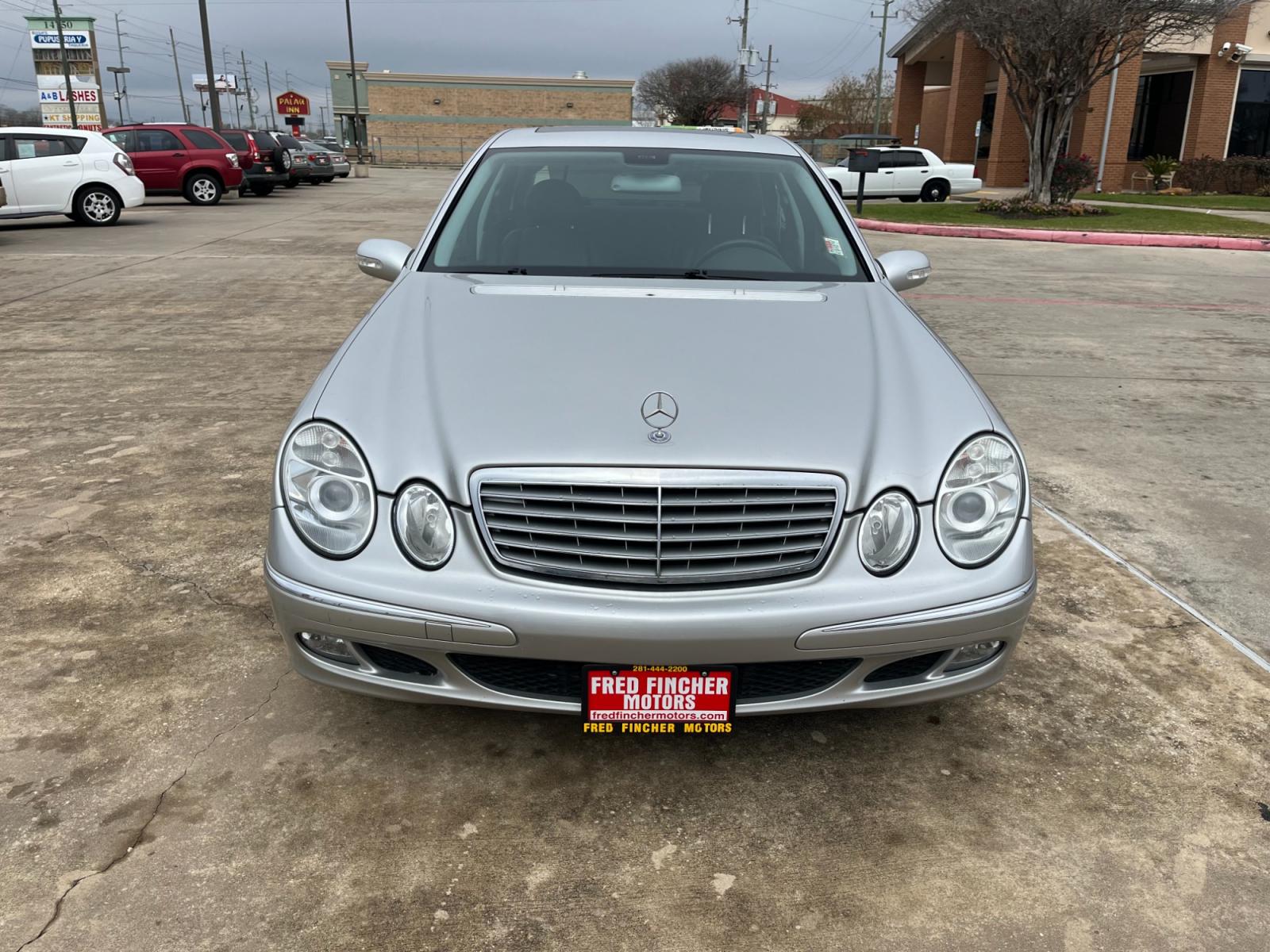 2005 SILVER /black Mercedes-Benz E-Class E500 (WDBUF70J45A) with an 5.0L V8 SOHC 24V engine, Automatic transmission, located at 14700 Tomball Parkway 249, Houston, TX, 77086, (281) 444-2200, 29.928619, -95.504074 - Photo #1